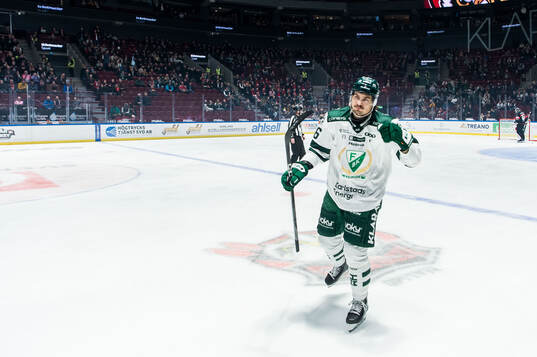 Färjestads David Tomasek jublar