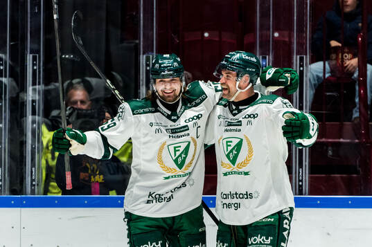 Färjestads Linus Johansson jublar