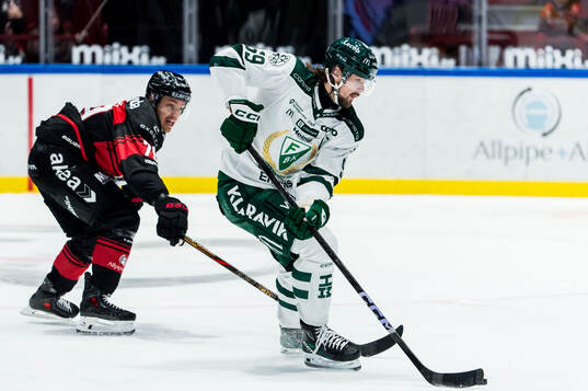 Färjestads Linus Johansson och Malmö Redhawks Jakub Galvas