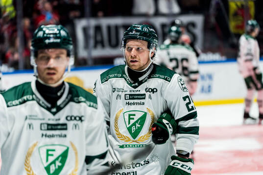 Färjestads Oskar Steen deppar