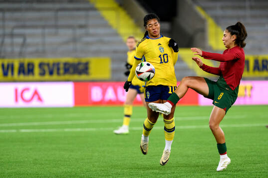 Evelina Duljan of Sweden and Leticia Almeida of Portugal