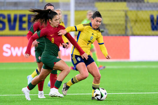 Leticia Almeida of Portugal and Emilia Pelgander of Sweden