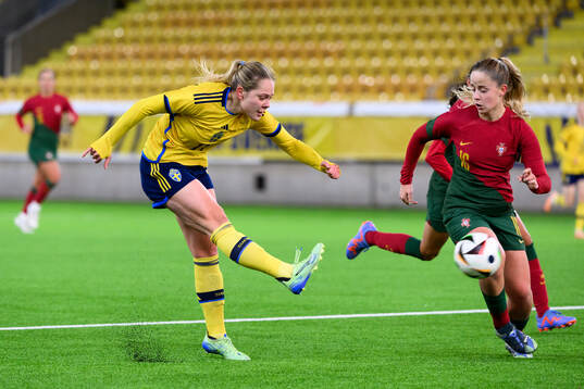 Alice Bergström of Sweden and Joana Pinho Silva of Portugal