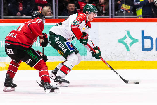 Örebros Kalle Kossila och Frölundas Filip Cederqvist