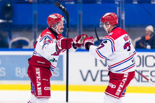 Timrås Jonathan Dahlén och Kristian Näkyvä jublar