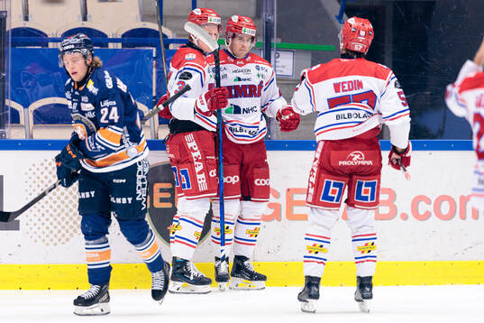Timrås Filip Hållander jublar