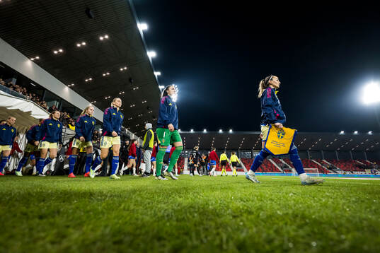 Jonna Andersson, Zecira Musovic, and Kosovare Asllani of