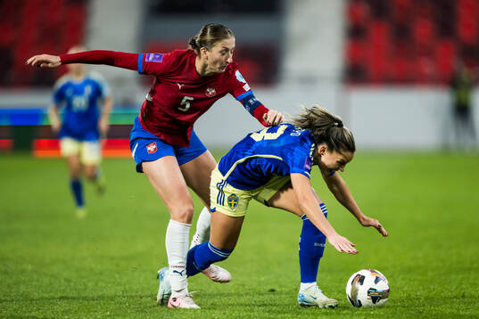 Violeta Slovic of Serbia and Johanna Rytting Kaneryd of