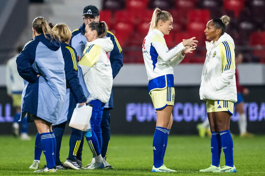 Fridolina Rolfö and Madelen Janogy of Sweden