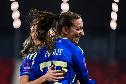 Rusul Rosa Kafaji of Sweden celebrates