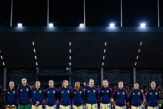Kosovare Asllani, goalkeeper Zecira Musovic, Jonna