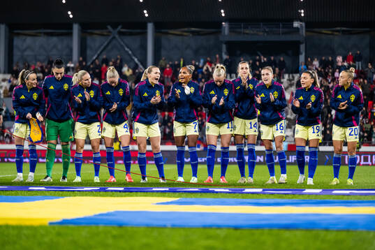 Kosovare Asllani, goalkeeper Zecira Musovic, Jonna