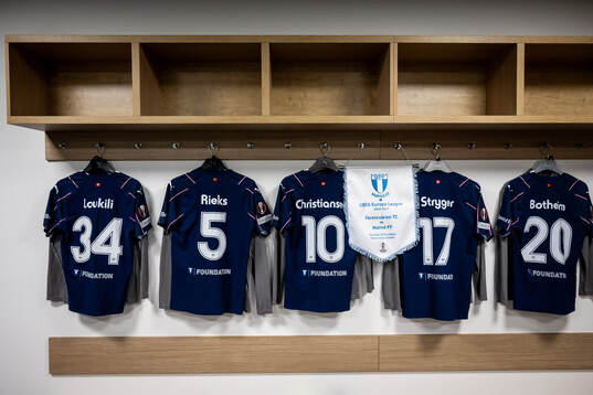 The pennant and the kits of Zakaria Loukili, Søren Rieks,