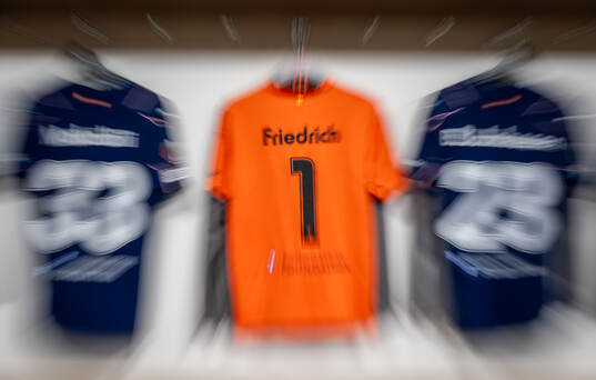 The kits of Elison Makolli, goalkeeper Ricardo Friedrich