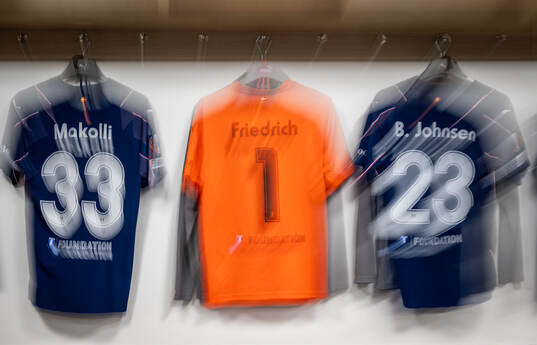 The kits of Elison Makolli, goalkeeper Ricardo Friedrich