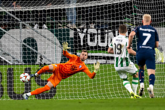 goalkeeper Ricardo Friedrich of Malmö FF lets in the 1-0