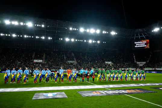The teams at line up
