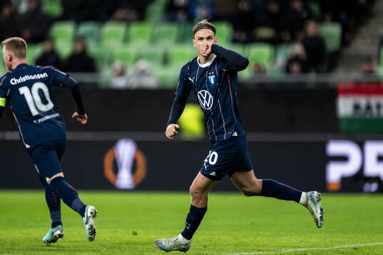 Erik Botheim of Malmö FF celebrates the 2-1 goal