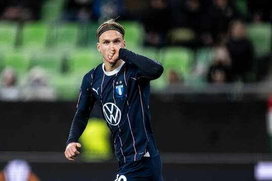 Erik Botheim of Malmö FF celebrates the 2-1 goal
