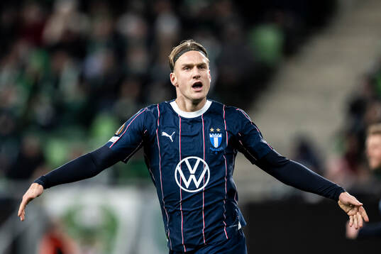 Erik Botheim of Malmö FF celebrates the 2-1 goal