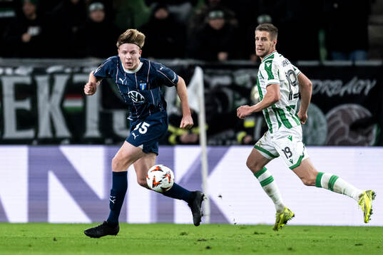 Nils Zätterström of Malmö FF and Barnabas Varga of