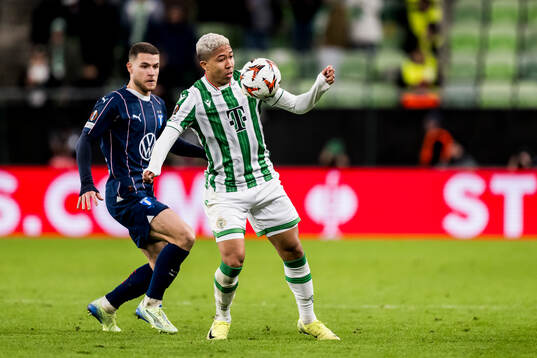 Gabriel Busanello of Malmö FF and Matheus Saldanha of