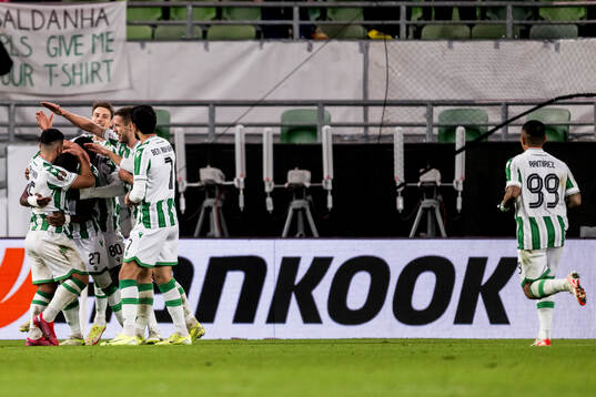 Ibrahim Cisse of Ferencvaros celebrates the 4-1 goal
