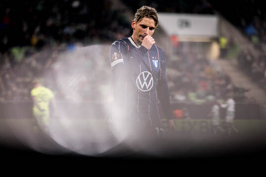 Jens Stryger Larsen of Malmö FF looks dejected