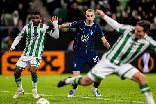 Habib Maiga of Ferencvaros and Daniel Gudjohnsen of Malmö