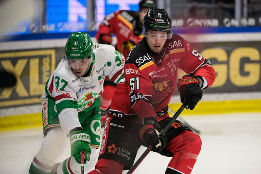 Rögles Albin Sundsvik och Luleås Markus Nurmi