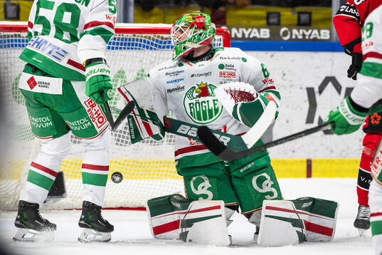 Luleås Ludvig Jansson (ej i bild) gör 1-0 på Rögles