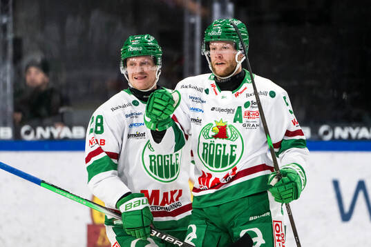 Rögles Anton Bengtsson och Ludvig Claesson jublar