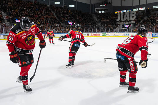 Luleås Markus Nurmi deppar med lagkamrater
