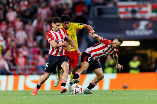 Benat Prados and Andoni Gorosabel of Athletic Bilbao