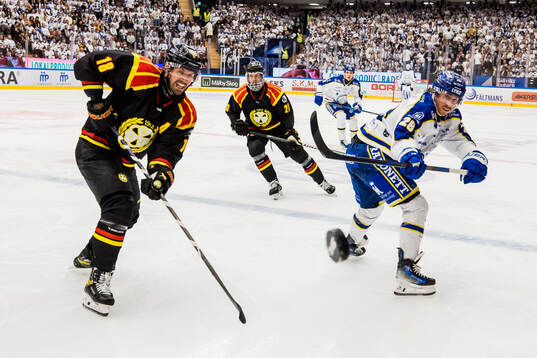 Brynäs Anton Rödin och Leksands Justin Glenn Kloos