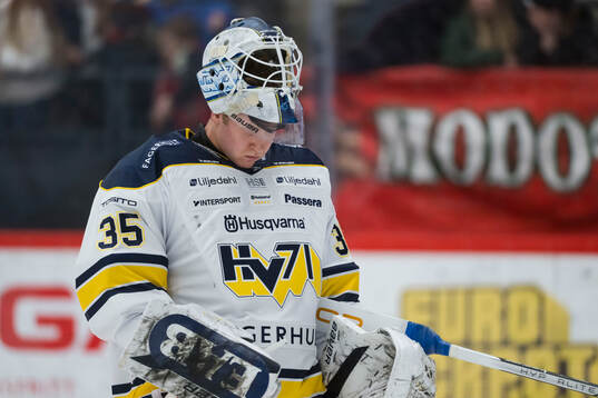 HV71s målvakt Olof Glifford deppar