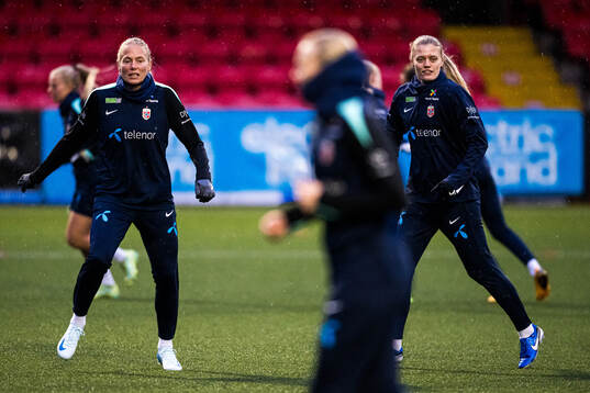 Guro Bergsvand  and Mathilde Harviken of the Norwegian