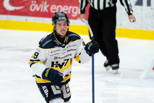 HV71s Jamiro Reber jublar