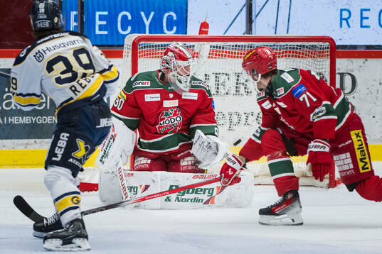 Modos målvakt Lassi Lehtinen släpper in 0-2