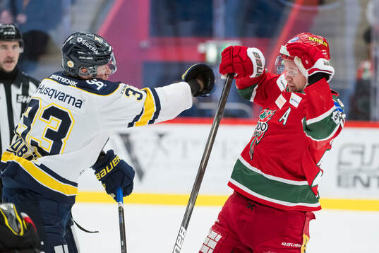 Modos Mikkel Aagaard och HV71s Måns Lindbäck