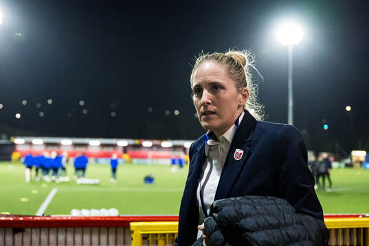 Gemma Grainger, head coach of Norway, arrives