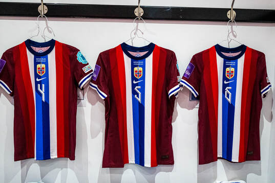 The shirt of Tuva Hansen, Guro Bergsvand and Maren Mjelde