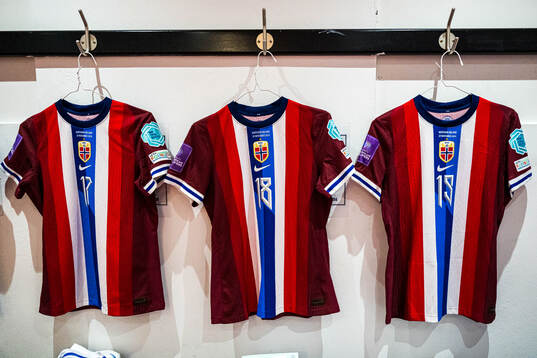 The shirt of elin Bizet Ildhusøy, Frida Maanum and Synne