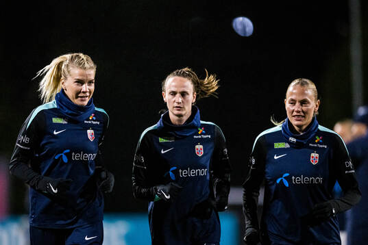 Ada Stolsmo Hegerberg, Caroline Graham Hansen and Guro