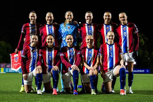 The starting eleven of Norway, from the top left; Caroline