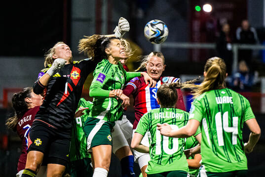 Jacqueline Burns of Northern Ireland and Guro Bergsvand of
