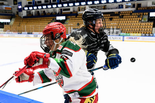 Modos Mira Hallin och HV71s Teghan Inglis