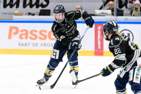 HV71s Julia Nearis