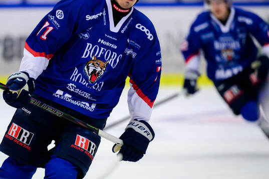 Karlskogas Eskild Bakke Olsen med retrotröja
