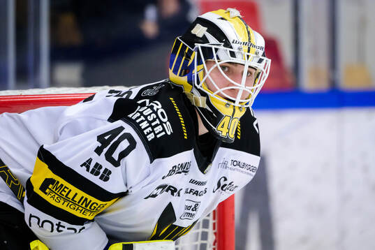 Västerås målvakt Rasmus Korhonen deppar